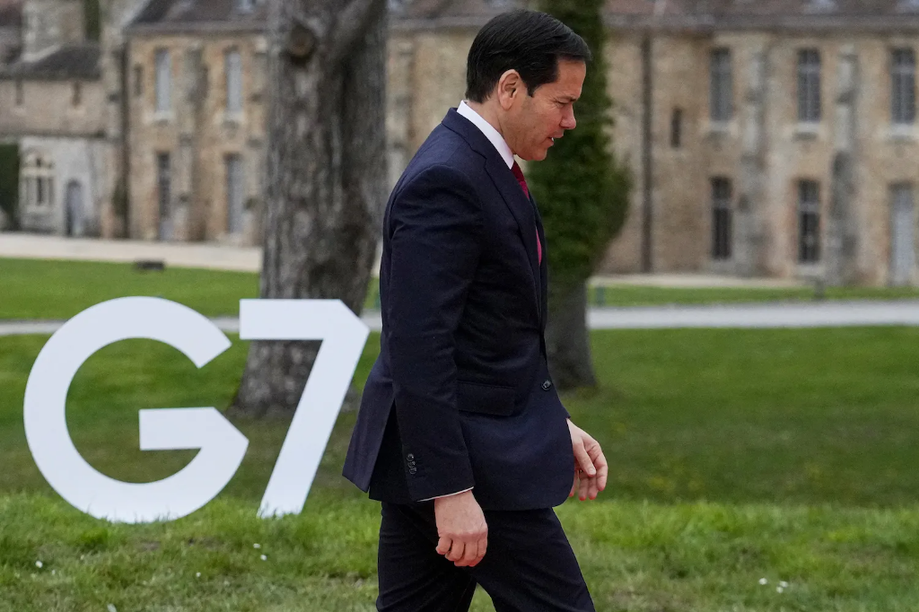 Ngoại trưởng Mỹ Marco Rubio tới dự cuộc họp các ngoại trưởng G7 tại Cernay-la-Ville, Pháp, ngày 27/3. - Ảnh: Getty Images.