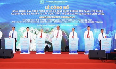 Lãnh đạo Bộ Xây dựng và UBND TP. Đà Nẵng thực hiện nghi thức công bố hoàn thành xây dựng Hợp phần A và Khởi động Hợp phần B, cảng Liên Chiểu.