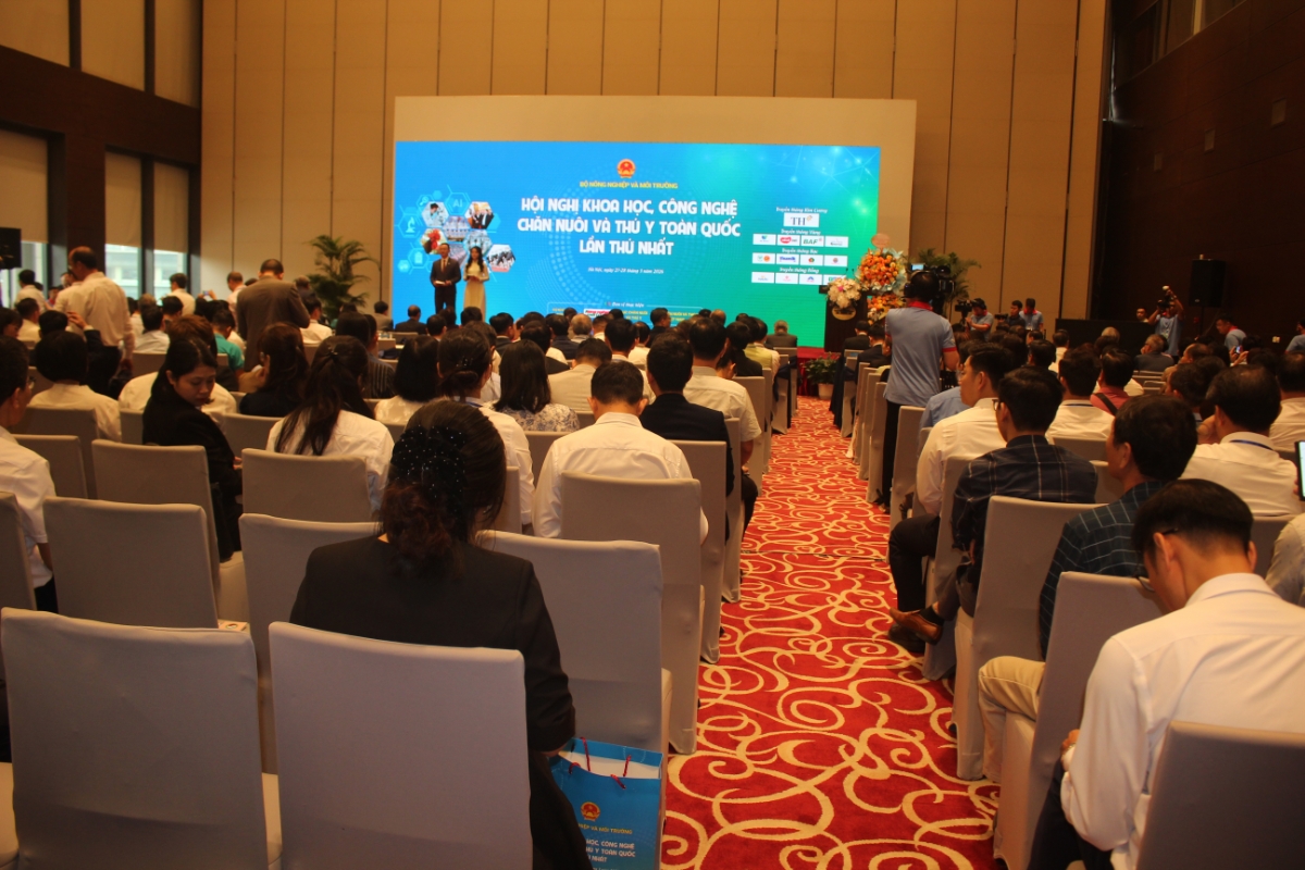 Quanh cảnh phiên khai mạc hội nghị. Ảnh: Chu Khôi.