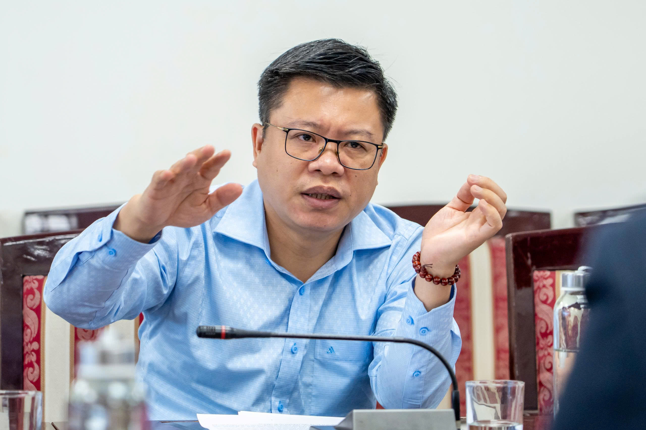 Ông Nguyễn Quốc Toản mong muốn Tạp chí kinh tế Việt Nam hợp tác, đồng hành với Cục Biển và Hải đảo Việt Nam xây dựng các chương trình truyền thông trên các kênh báo chí của Tòa soạn nhằm cập nhật các định hướng, chủ trương chính sách về biển và hải đảo, phát triển kinh tế biển; các lợi thế, tiềm năng cơ hội phát triển kinh tế biển. Ảnh: Việt Tuấn