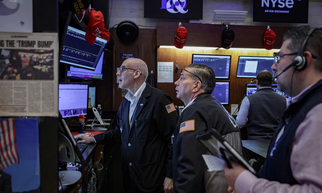 Chứng khoán Mỹ tiếp tục “đỏ lửa” khi giá dầu đóng cửa trên 110 USD/thùng