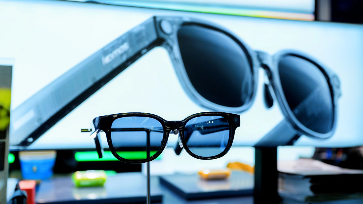 Quy mô thị trường kính thông minh&nbsp;toàn cầu&nbsp;được ước tính đạt&nbsp;2.463,6 triệu USD năm 2025.