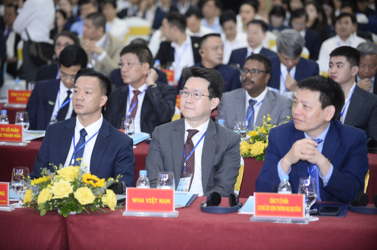 Các đại biểu tham dự hội nghị.