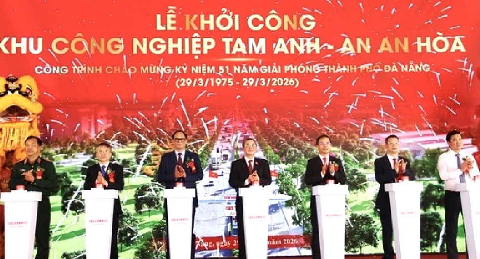 Lãnh đạo Quốc hội và UBND TP. Đà Nẵng thực hiện nghi thức khởi công dự án.