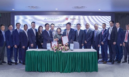 Lễ ký kết hợp tác chiến lược xây dựng Nhà máy Xi măng Hà Tiên Kiên Giang giữa Tập đoàn Tân Á Đại Thành và Sinoma International Engineering. Ảnh: Tập đoàn Tân Á Đại Thành.