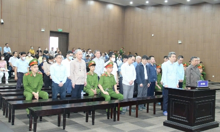 Các bị cáo tại tòa.