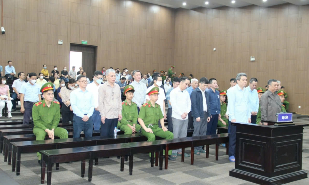Các bị cáo tại tòa.