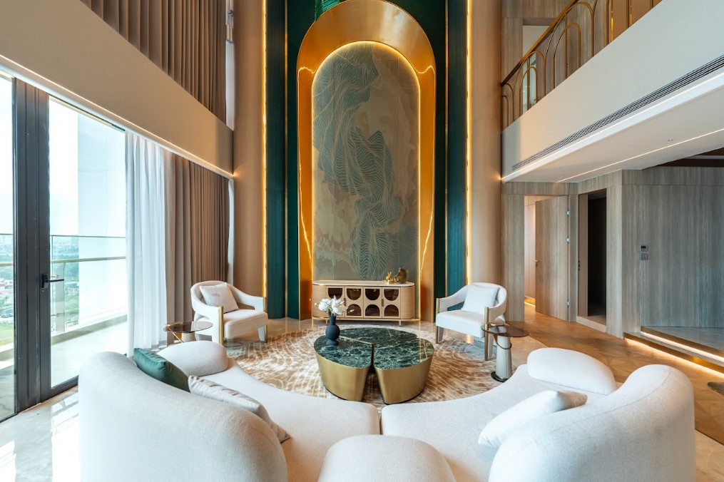 Những kiệt tác nghệ thuật độc bản từ các thương hiệu danh tiếng này sẽ được kết hợp tinh tế để tạo nên những không gian sống độc bản, vừa mang đậm dấu ấn cá nhân, vừa thấm đẫm hơi thở của các xu hướng nội thất thượng lưu đương đại.