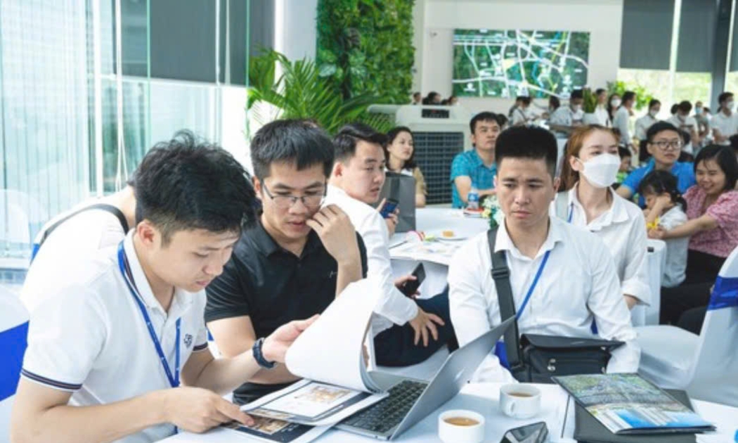 Môi giới bất động sản tại Việt Nam tăng nhanh nhưng thiếu chuẩn hóa