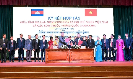 Tỉnh Gia Lai ký kết bản ghi nhớ hợp tác với các tỉnh thuộc Vương quốc Campuchia giai đoạn 2026-2030. (Ảnh: VGP)