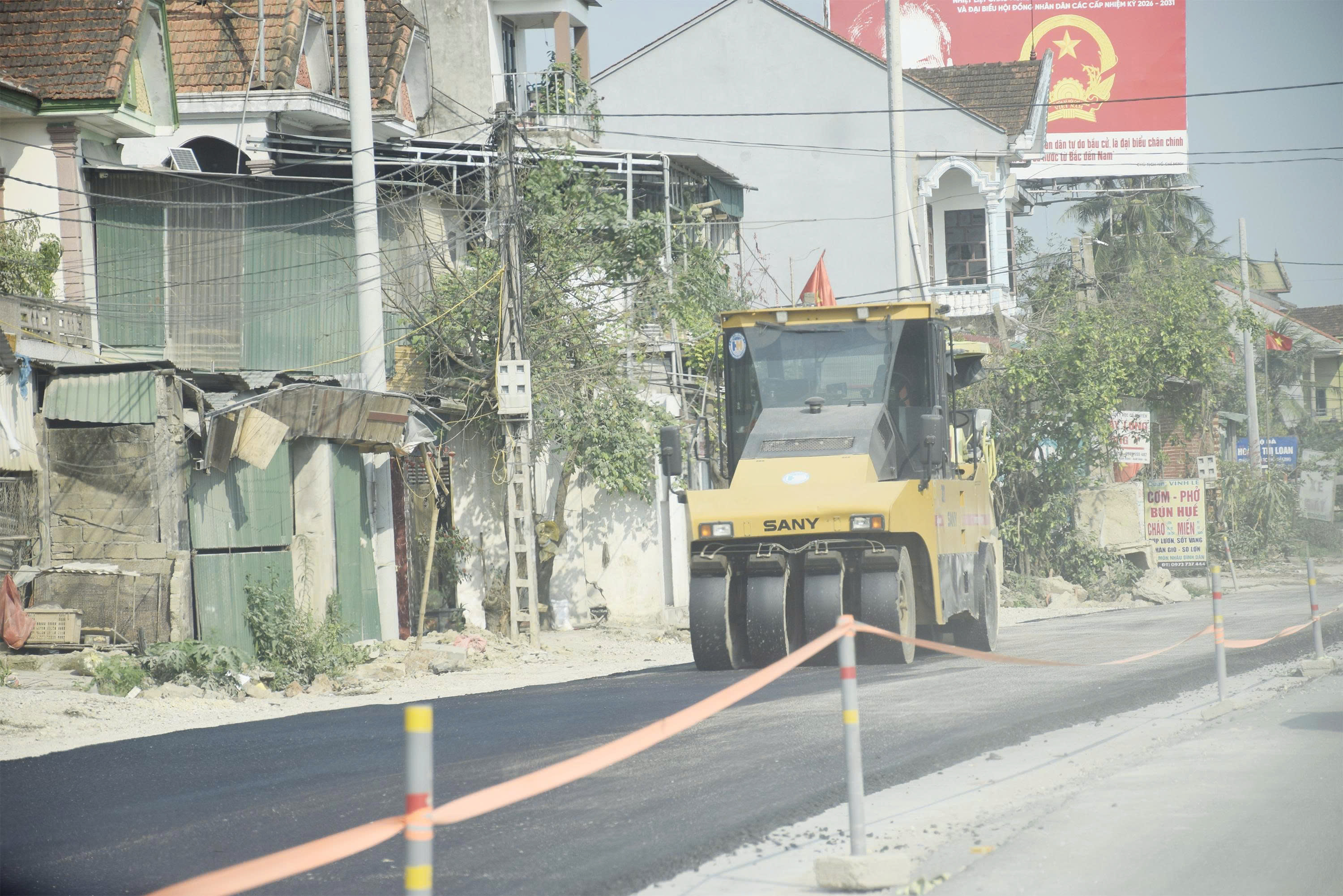 Nhà thầu tập trung thi công hoàn thiện các đoạn tuyến được bàn giao mặt bằng sớm