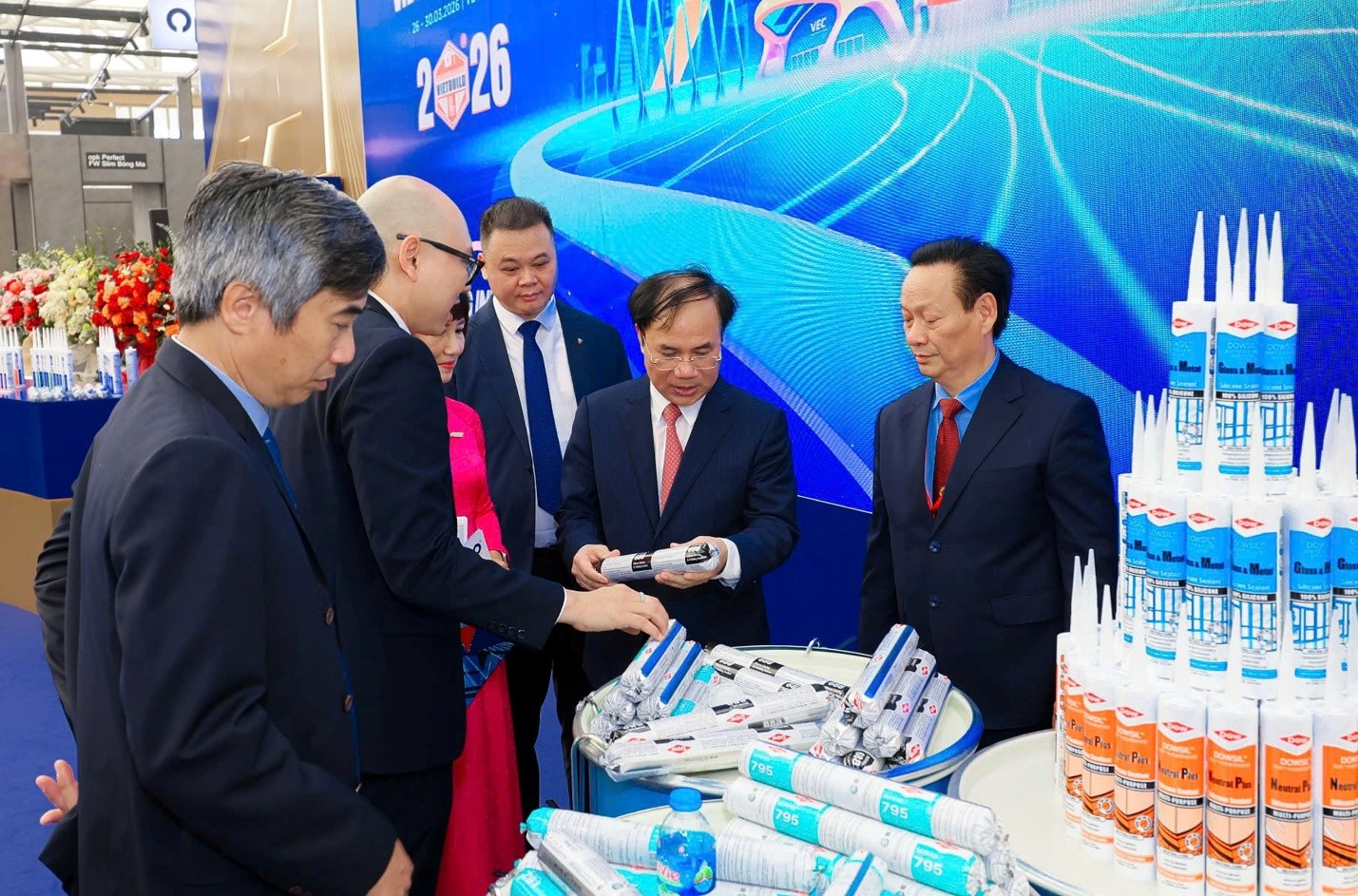 Khu trưng bày của Apollo được thiết kế theo hướng trải nghiệm để khách hình dung rõ hơn về vai trò của vật liệu trong tổng thể vận hành công trình. (Ảnh: Tập đoàn Apollo).