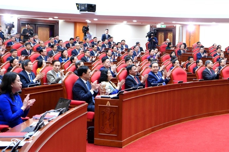 Các đồng chí lãnh đạo Đảng, Nhà nước và các đại biểu tham dự phiên bế mạc Hội nghị lần thứ hai Ban Chấp hành Trung ương Đảng Cộng sản Việt Nam khóa XIV. Ảnh: Nhân Dân.