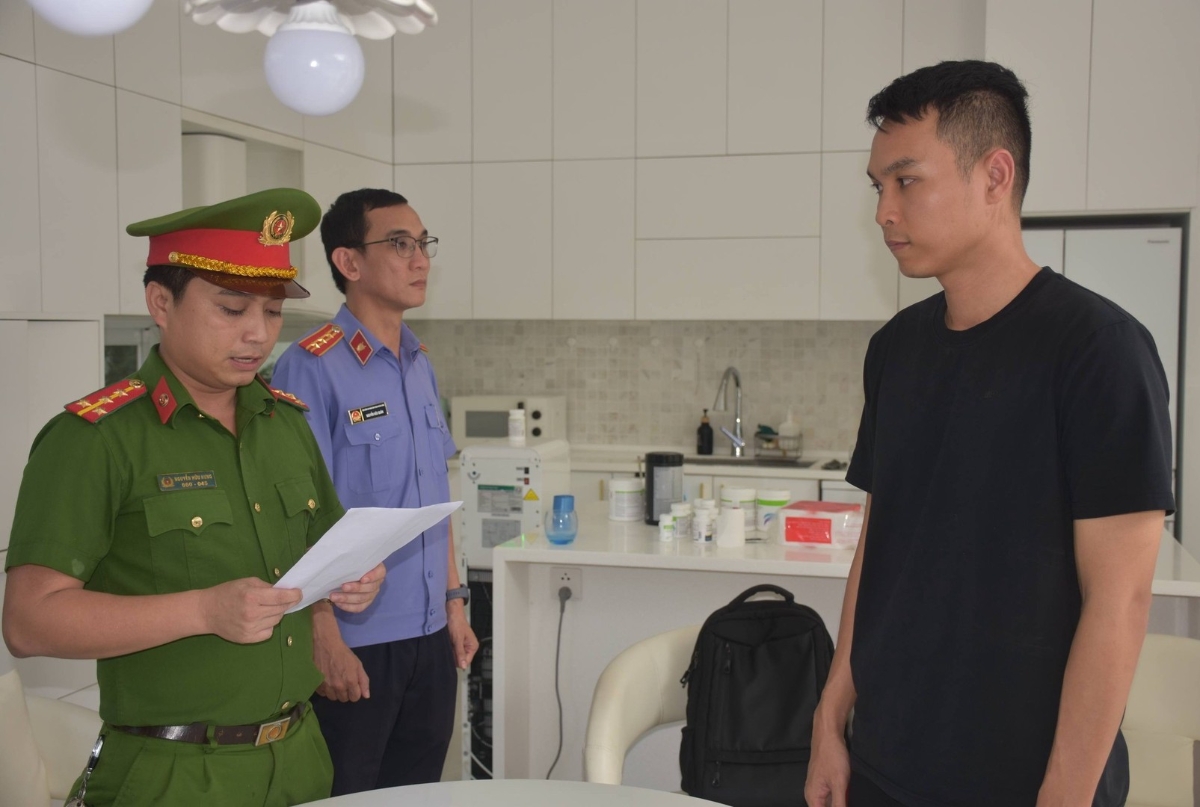 Cơ quan điều tra tống đạt quyết định đối với Huỳnh Đức Vân