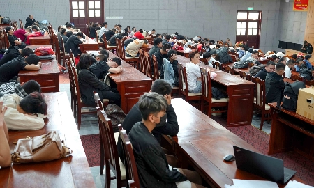 Lực lượng Bộ đội Biên phòng làm việc với các đối tượng. Ảnh: Cổng thông tin điện tử Bộ Công an.