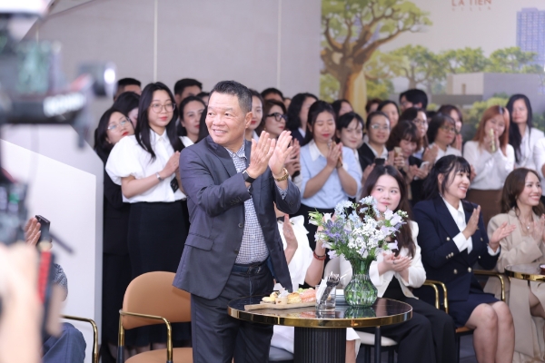 Không khí sôi nổi và đầy tự hào tại lễ Meeting kỷ niệm 10 năm thành lập KDI Holdings.