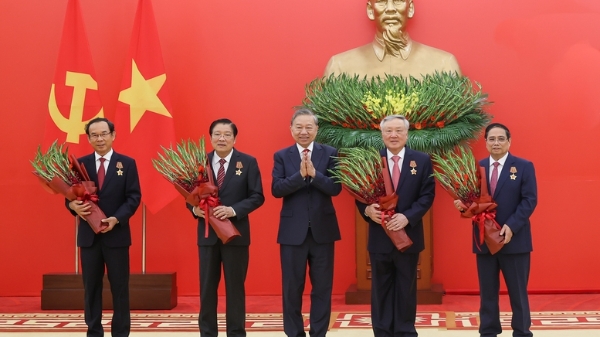 Tổng Bí thư Tô Lâm trao Huân chương Quân công cho một số lãnh đạo Đảng, Chính phủ