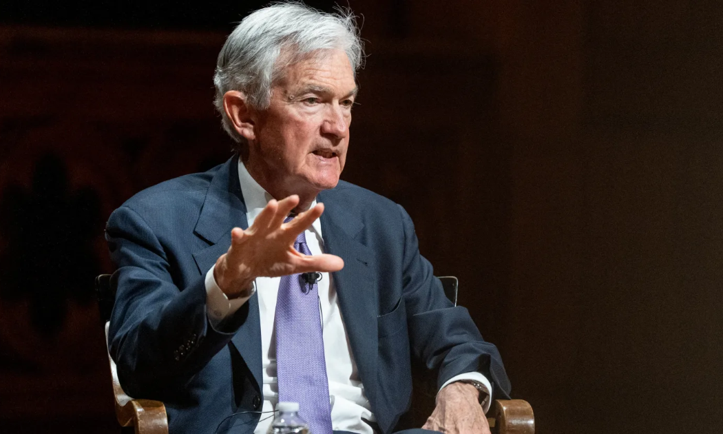 Chủ tịch Fed Jerome Powell tại cuộc nói chuyện ở Đại học Harvard ngày 30/3/2026 - Ảnh: Bloomberg/CNBC.
