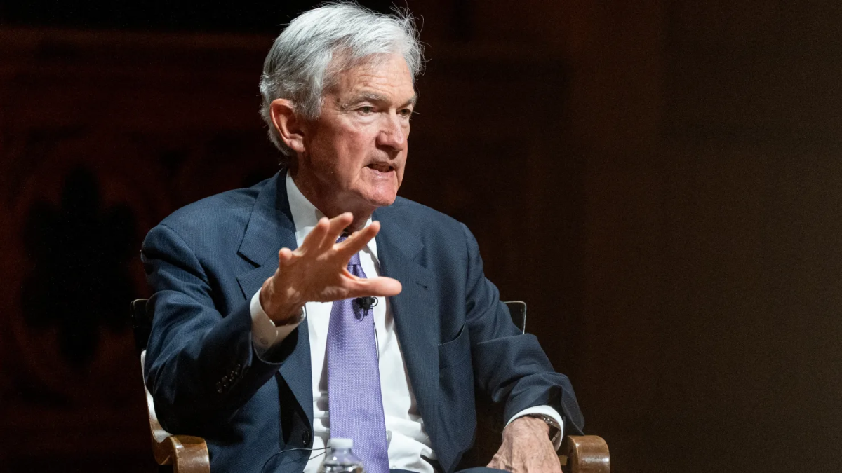 Chủ tịch Fed Jerome Powell tại cuộc nói chuyện ở Đại học Harvard ngày 30/3/2026 - Ảnh: Bloomberg/CNBC.