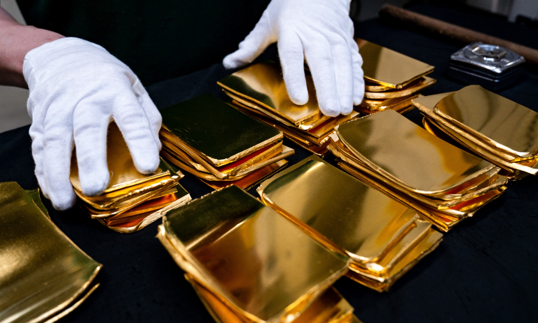 Giá vàng vượt 4.500 USD/oz, SPDR Gold Trust vẫn xả mạnh