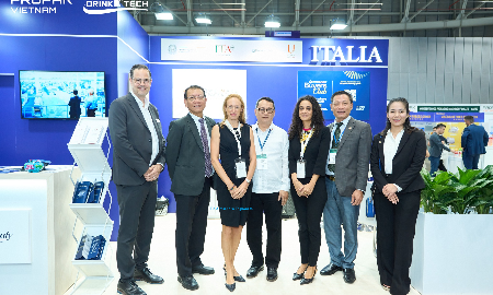 Bà Alessandra Tognonato, Tổng Lãnh sự, Lãnh sự quán Italia tại TP. Hồ Chí Minh cùng các doanh nghiệp Italia tìm hiểu cơ hội hợp tác tại sự kiện Triển lãm quốc tế ProPak Vietnam 2026.