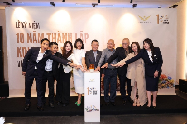 Đội ngũ Ban lãnh đạo KDI Holdings cùng khoảnh khắc kết nối niềm tin cho một thập kỷ vươn tầm kỳ tích.