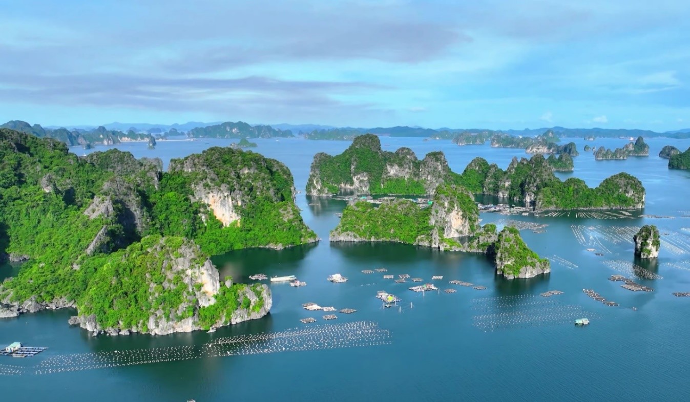 Vịnh Bái Tử Long được Tạp chí Condé Nast Traveler của Mỹ xếp thứ 3 trong danh sách 7 kỳ quan Đông Nam Á. Ảnh: Everland Group.