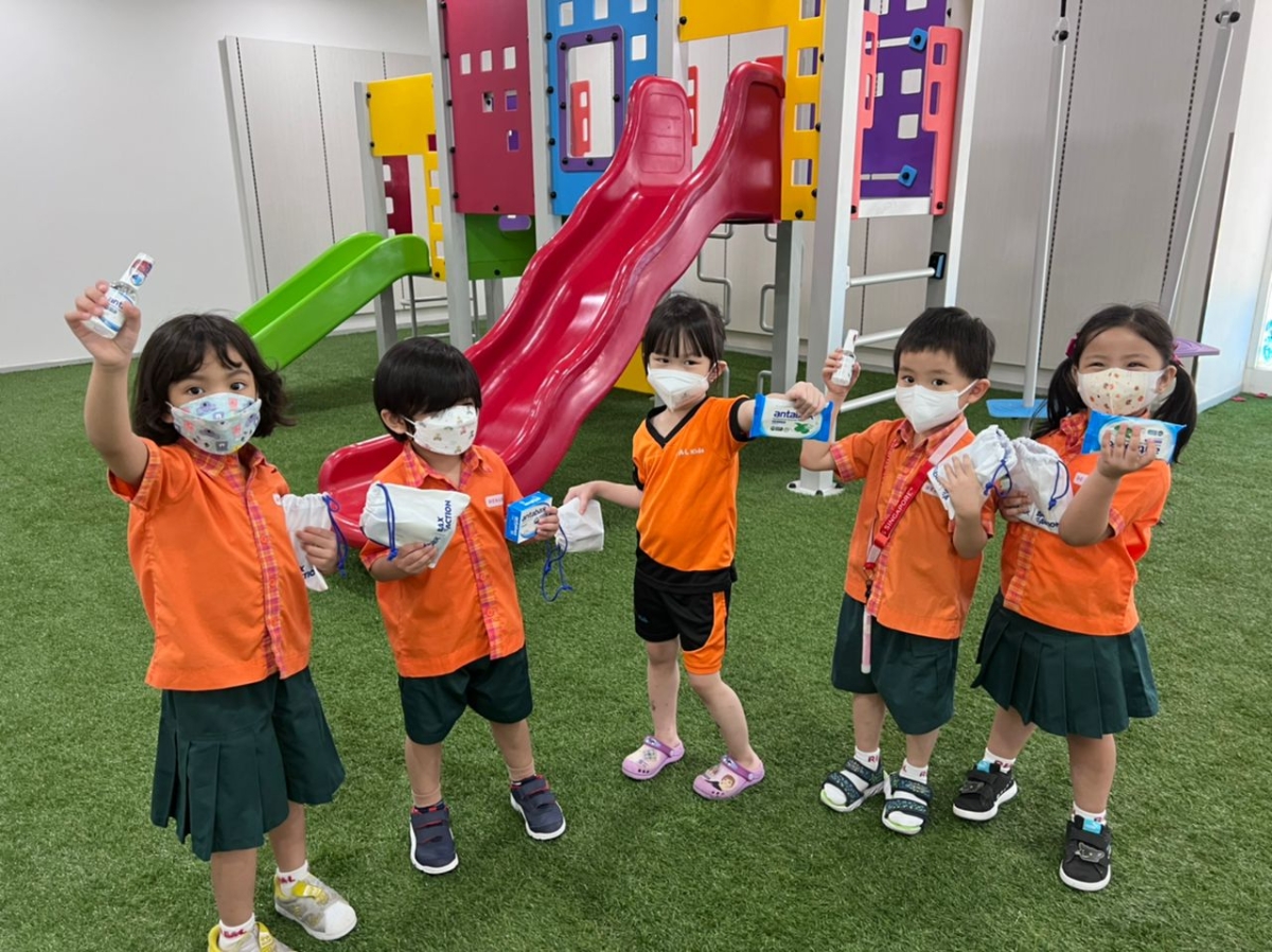 Chìa khóa chống dịch nằm ở việc siết chặt vệ sinh, khử khuẩn tại gia đình và trường học.