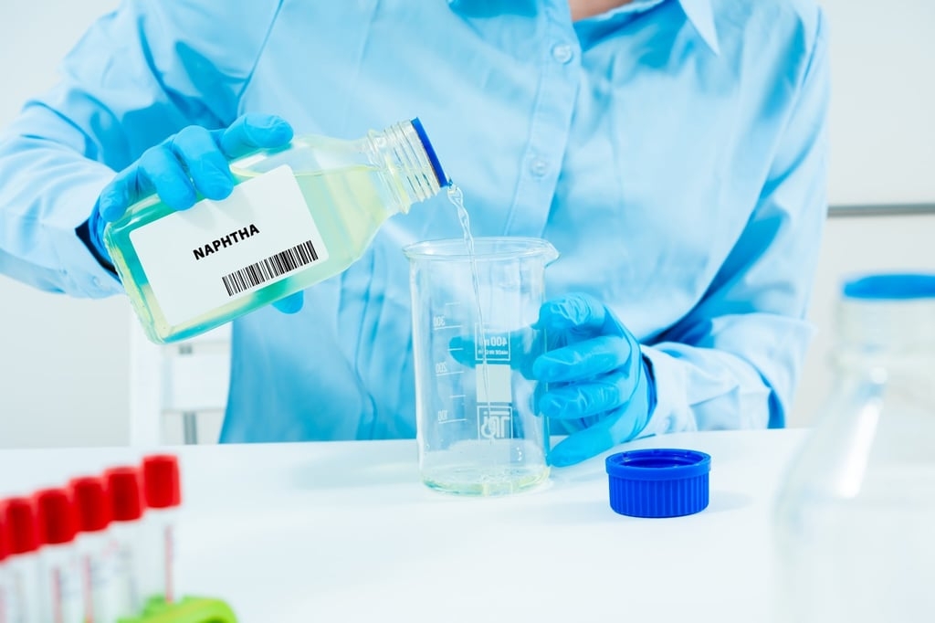 Một yếu tố khiến thị trường thêm căng thẳng là việc giá naphtha tăng vọt