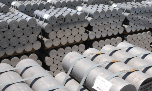 Giá nhôm tăng mạnh nhất 4 năm do xung đột Iran