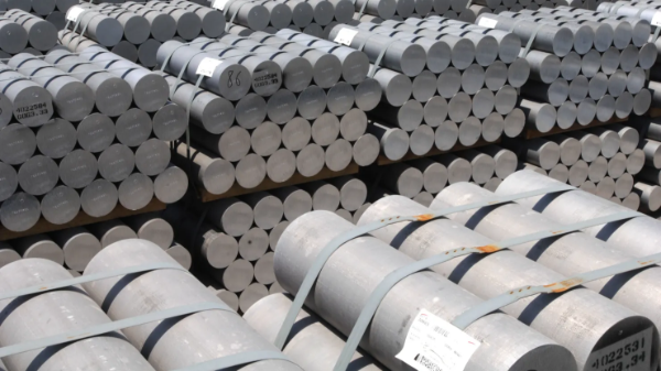 Giá nhôm tăng mạnh nhất 4 năm do xung đột Iran