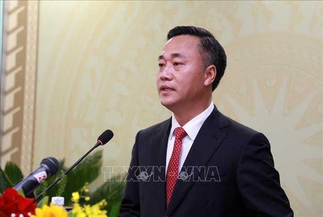 Ông Nguyễn Việt Hùng, tân Chủ tịch UBND tỉnh Khánh Hòa, phát biểu nhận nhiệm vụ.&nbsp;Ảnh: TTXVN.