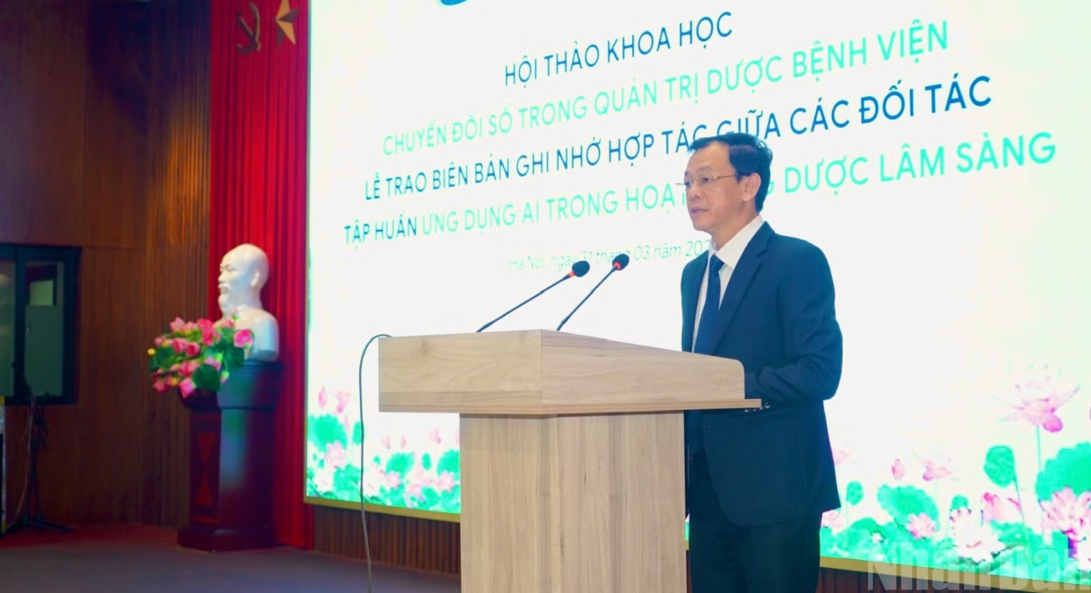 Thứ trưởng Y tế Nguyễn Tri Thức phát biểu chỉ đạo hội nghị.