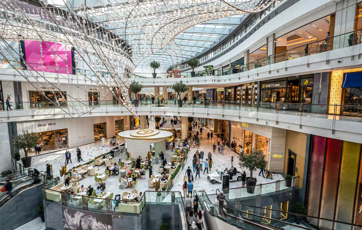 Khách hàng đang có xu hướng quay trở lại mua sắm tại cửa hàng ở Dubai.