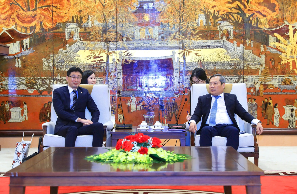 Ủy viên Trung ương Đảng, Phó Bí thư Thành ủy, Chủ tịch UBND Thành phố Hà Nội Vũ Đại Thắng nhấn mạnh tiềm năng hợp tác rộng mở giữa Hà Nội và Nhật Bản trong năng lượng xanh, giao thông công cộng. (Ảnh: UBND Thành phố Hà Nội)