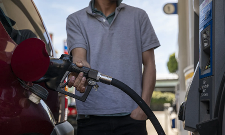 Giá xăng ở Mỹ vượt 4 USD/gallon dù Tổng thống Trump triển khai nhiều biện pháp “hạ nhiệt”