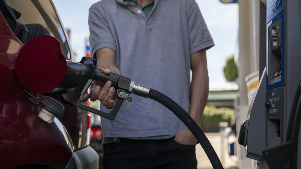 Giá xăng ở Mỹ vượt 4 USD/gallon dù Tổng thống Trump triển khai nhiều biện pháp “hạ nhiệt”