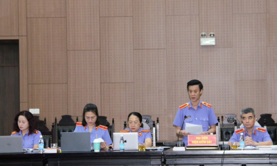 Đại diện Viện kiểm sát luận tội đối với các bị cáo.