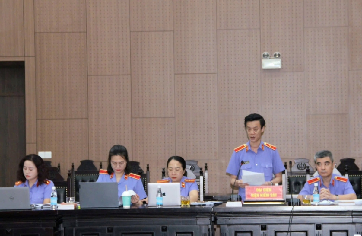 Đại diện Viện kiểm sát luận tội đối với các bị cáo.