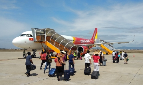 Nhiều lưu ý từ hãng hàng không tới du khách trong tháng 4
