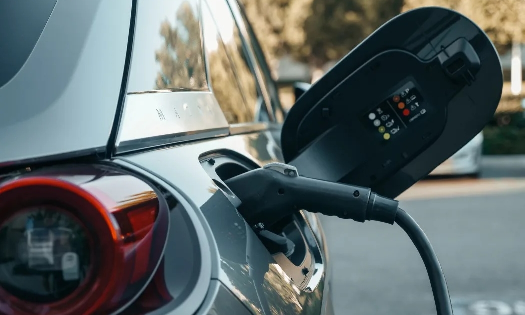 Năng lượng hoá thạch diễn biến khó lường: Xe điện chiếm lĩnh 