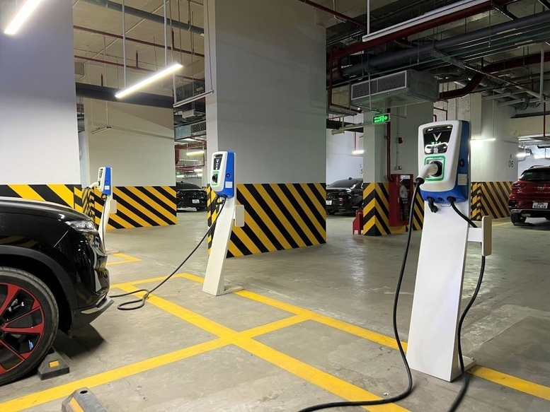 PM requests to develop EV charging infrastructure in apartment buildings 
