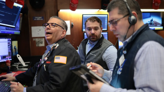 Chứng khoán Mỹ tăng điểm mạnh, giá dầu giảm trước khi Tổng thống Trump phát biểu về Iran