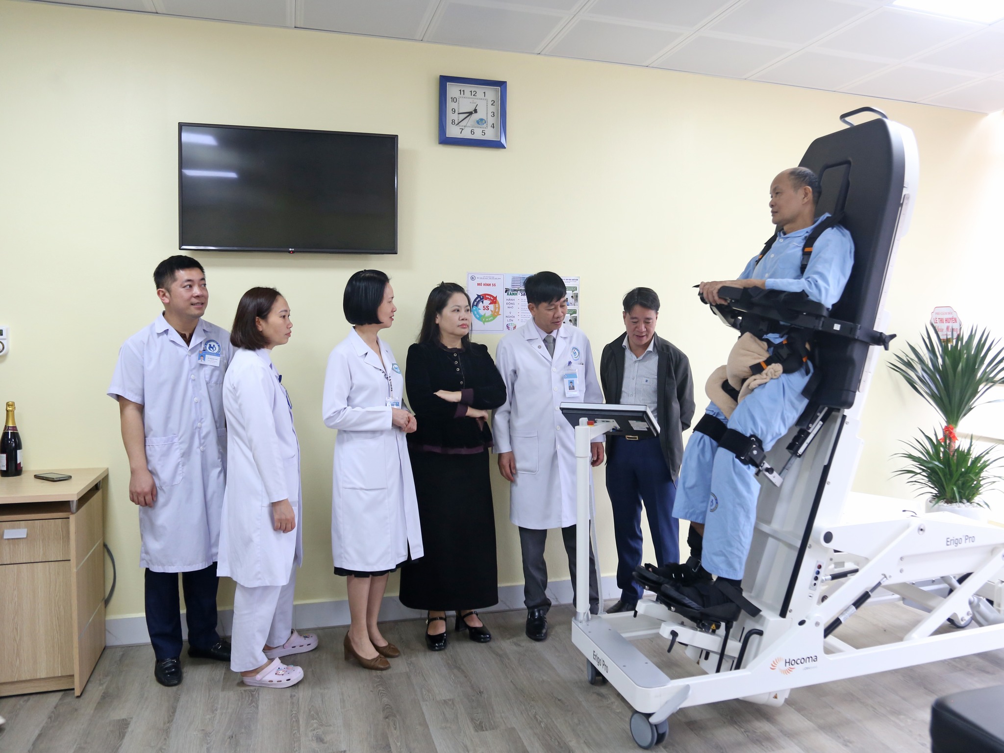 Hệ thống thiết bị y tế hiện đại của Bệnh viện Lão khoa và Phục hồi chức năng Quảng Ninh hỗ trợ chăm sóc sức khỏe cho người cao tuổi.