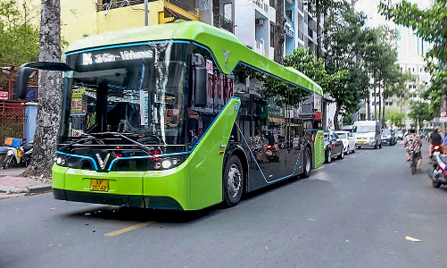 Thành phố Hồ Chí Minh chủ trương miễn phí xe buýt, phí hạ tầng cảng biển