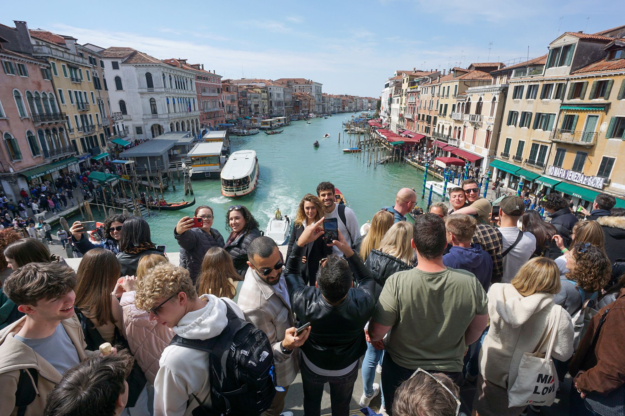 Venice từ lâu đã rơi vào tình trạng quá tải du lịch.