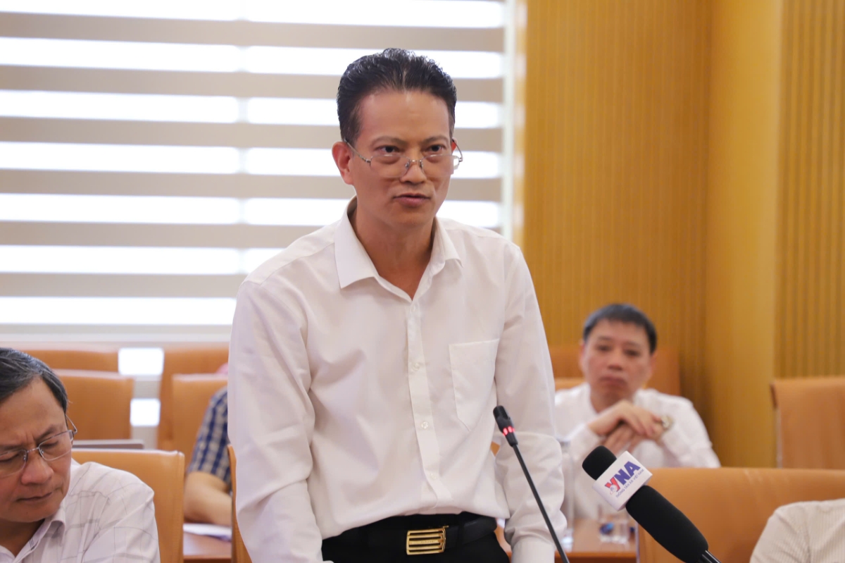 Theo đại diện Cục Môi trường, pháp luật đã thiết kế hệ thống theo hướng minh bạch và có kiểm soát nhiều lớp. Các sai phạm vừa qua là hành vi vi phạm có tính chất tinh vi. Bộ Nông nghiệp và Môi trường sẽ tiếp tục siết chặt kiểm soát để bảo đảm tính minh bạch được thực hiện thực chất, không chỉ trên quy định.