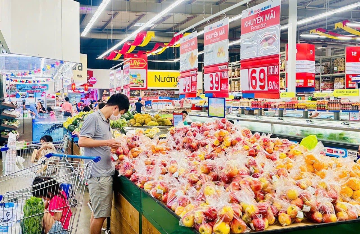 Người tiêu dùng: thận trọng hơn trong chi tiêu nhưng đòi hỏi cao hơn về chất lượng.