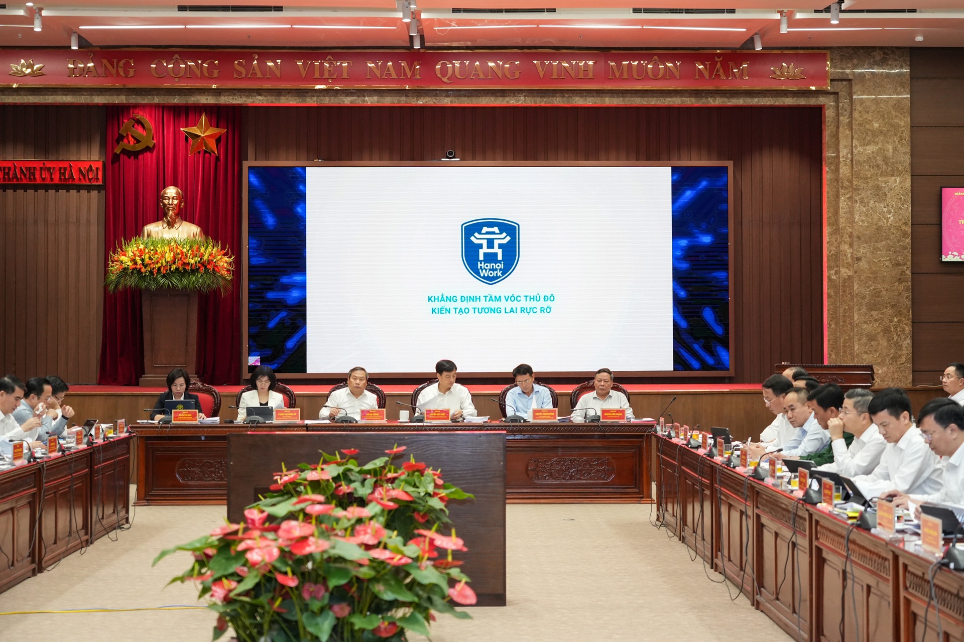 Hà Nội chính thức ra mắt nền tảng quản trị thực thi nhiệm vụ và đánh giá cán bộ gắn với phương pháp đo lường hiệu suất công việc (OKR/KPI) trên Không gian làm việc số HanoiWork. 