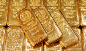 Giá vàng suy yếu sau khi bùng nổ qua mốc 4.700 USD/oz